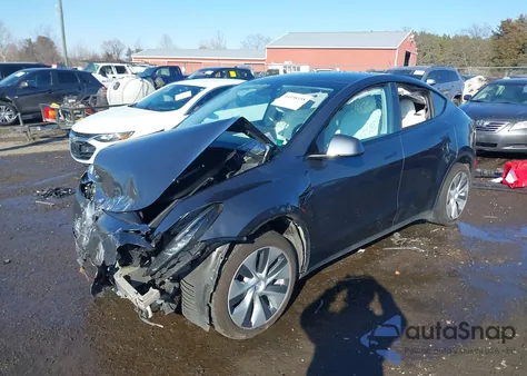 2022 Tesla Model Y Long Range Dual Motor All-Wheel Drive z USA, uszkodzony, nr VIN 7SAYGDEE4NF512222